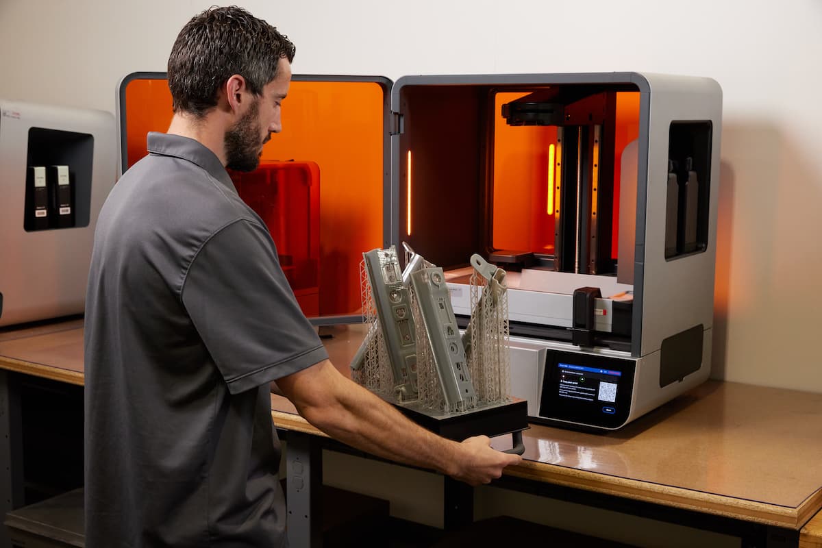 Brose 如何利用 SLA 和 SLS 技术支持汽车生产