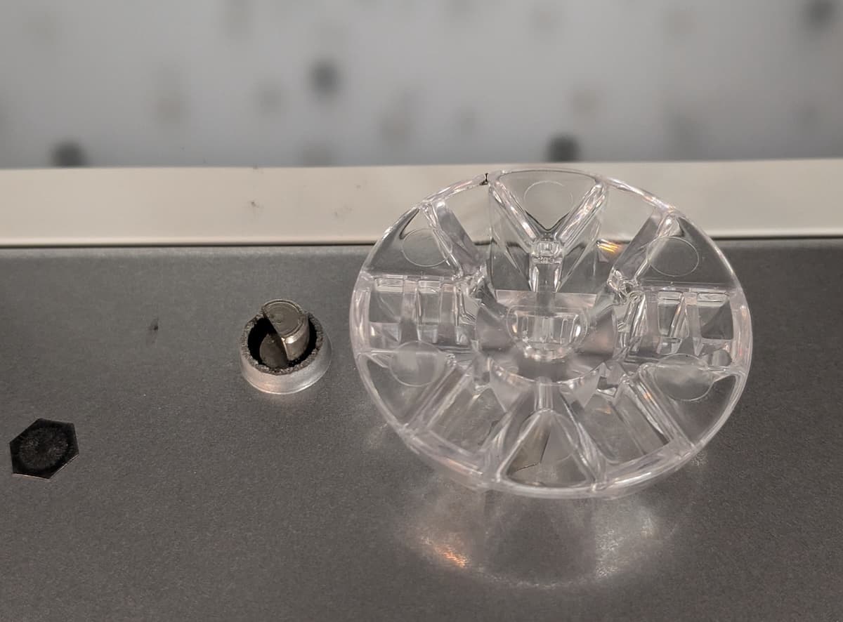 第 4 步:拆卸转盘耦合器(仅底部 LED 模块)