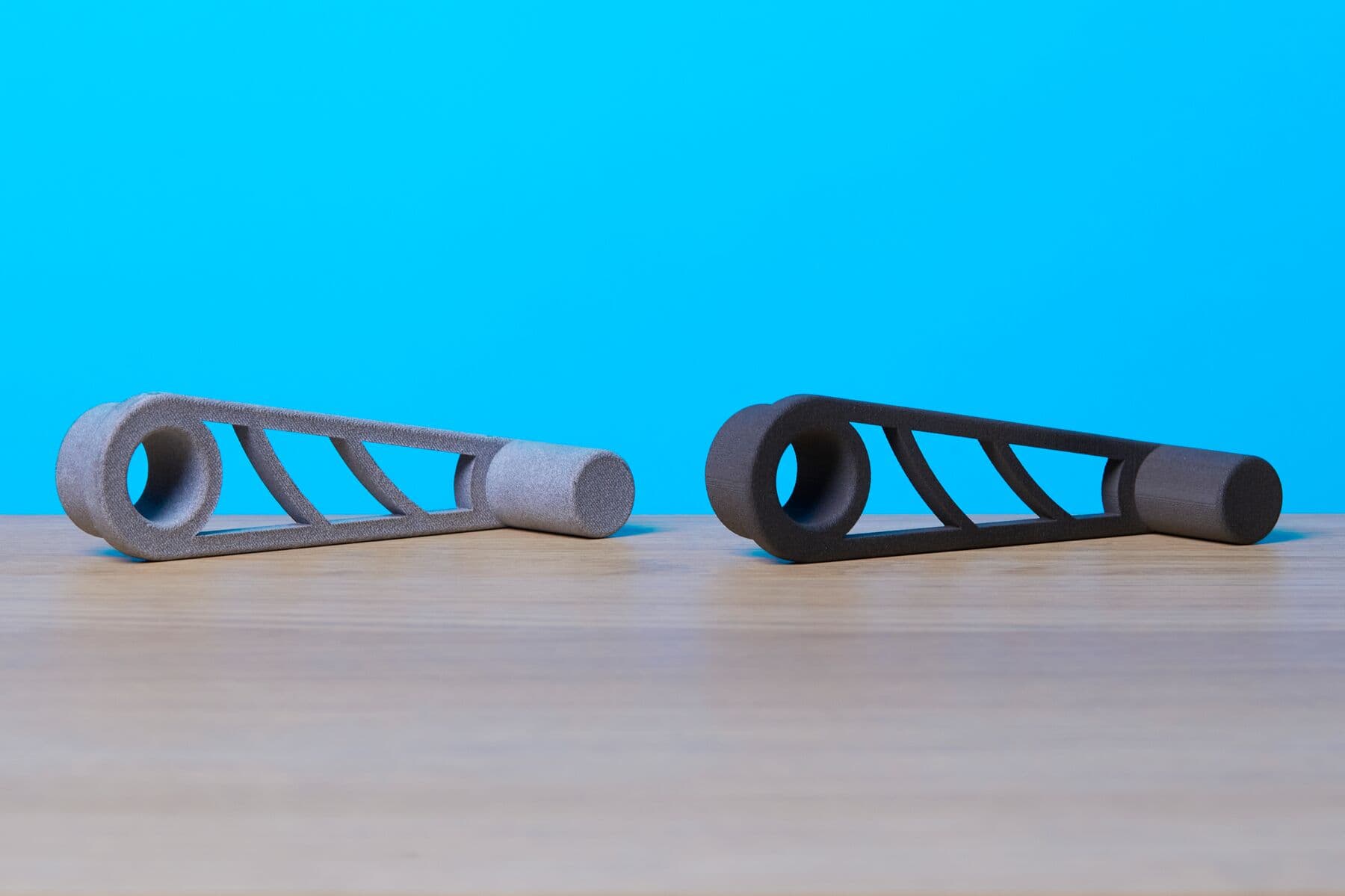 两个 SLS 3D 打印替换件,手摇曲柄