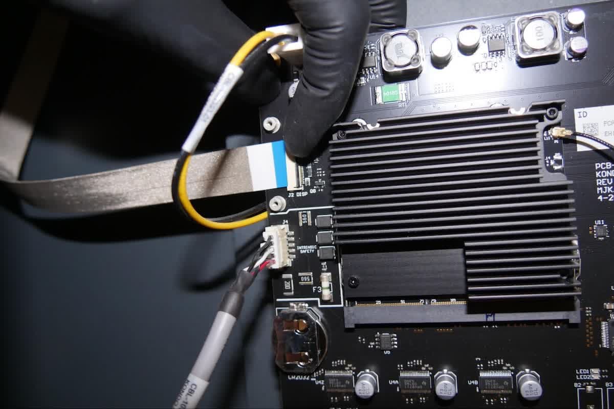 fwl-display-cable-motherboard-latch.jpg
