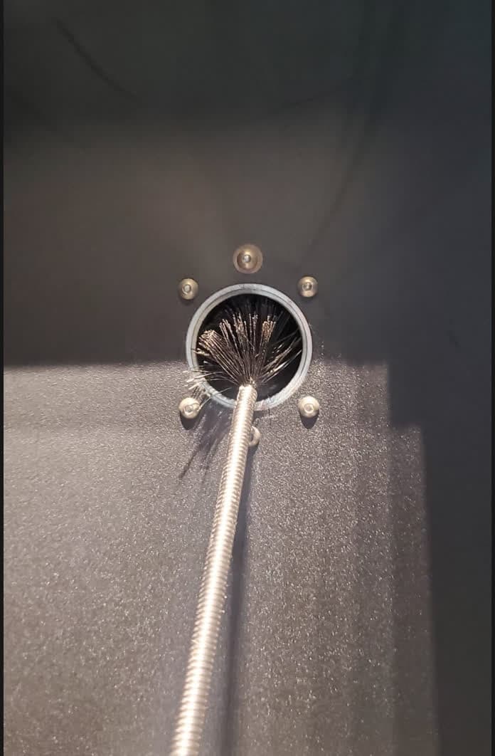 从打印箱体端清洁排气管
