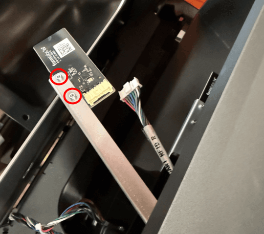 拧下树脂盒 RFID 板固定螺丝