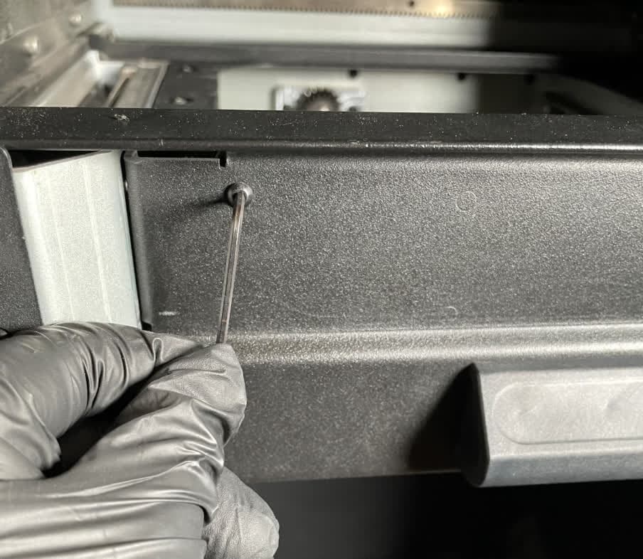 安装新的成型室闩锁组件