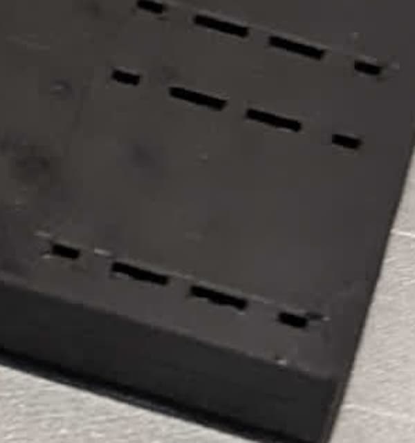 以 10 微米打印层厚打印的 ESD Resin 部件