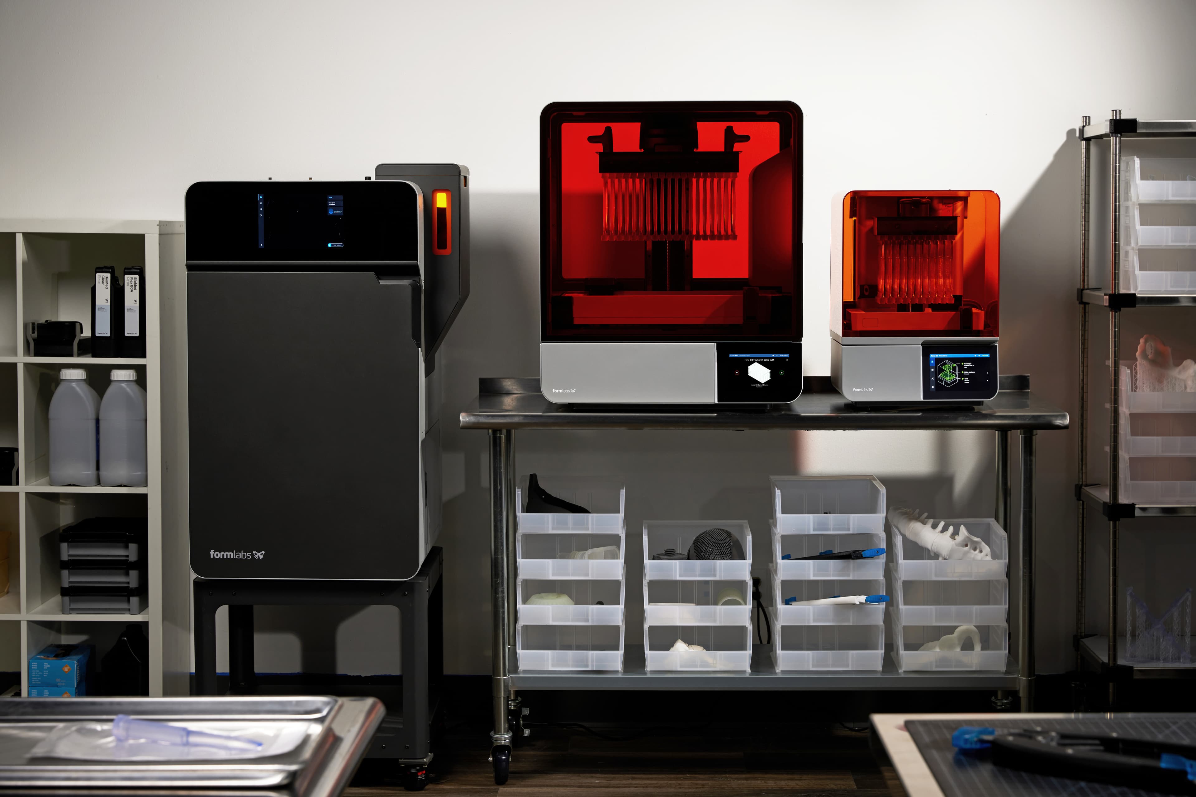 Formlabs 打印机 Fuse 1+ 30W、Form 4L 和 Form 4。