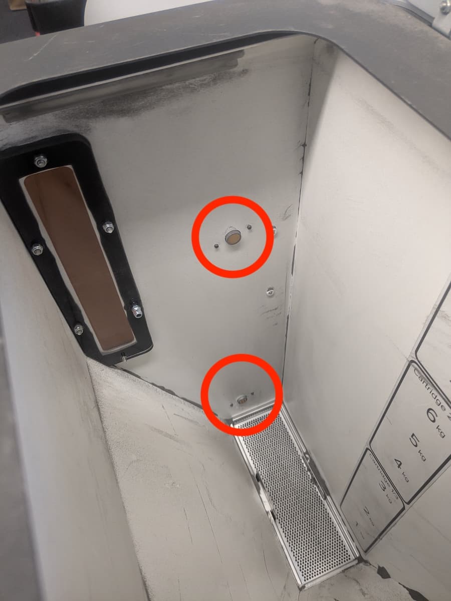从料斗内部看到的 Fuse 1 代粉末传感器