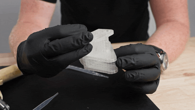 使用 Clear Cast Resin 修补排水孔