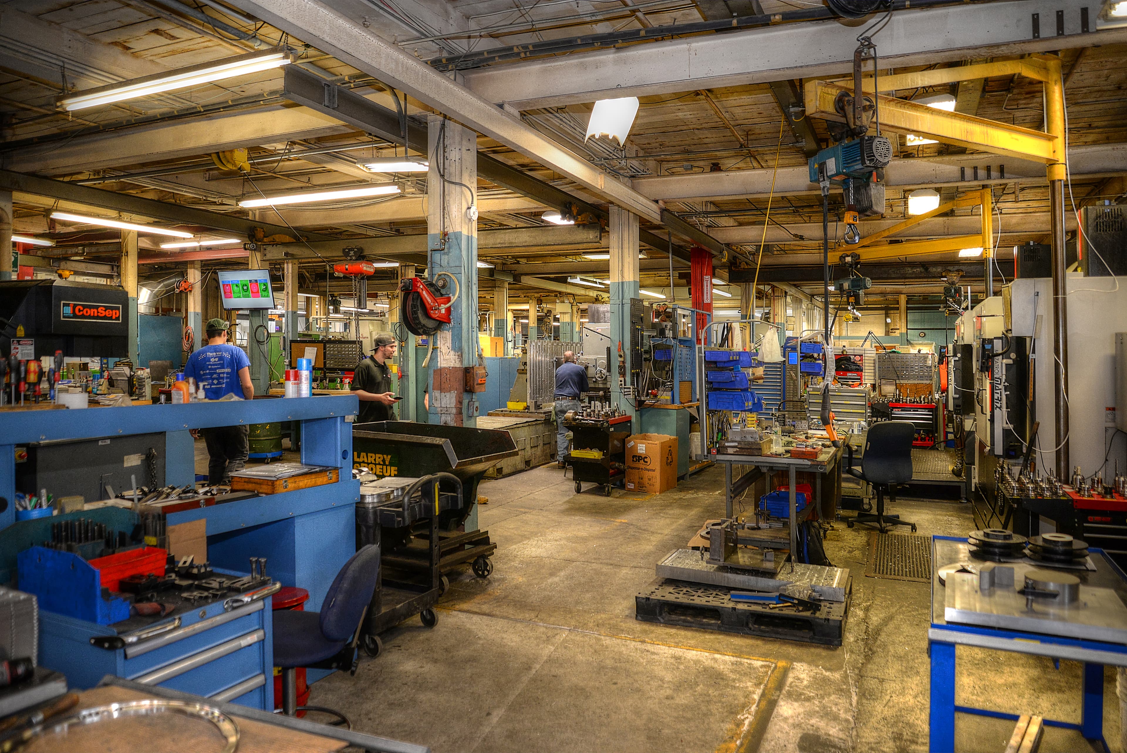 A&M Tool and Design 的加工车间应用了众多技术成果,包括 Bridgeport 生产的 CNC 机床、PALLETECH 等大型自动化制造设备以及 Formlabs SLA 3D 打印机。