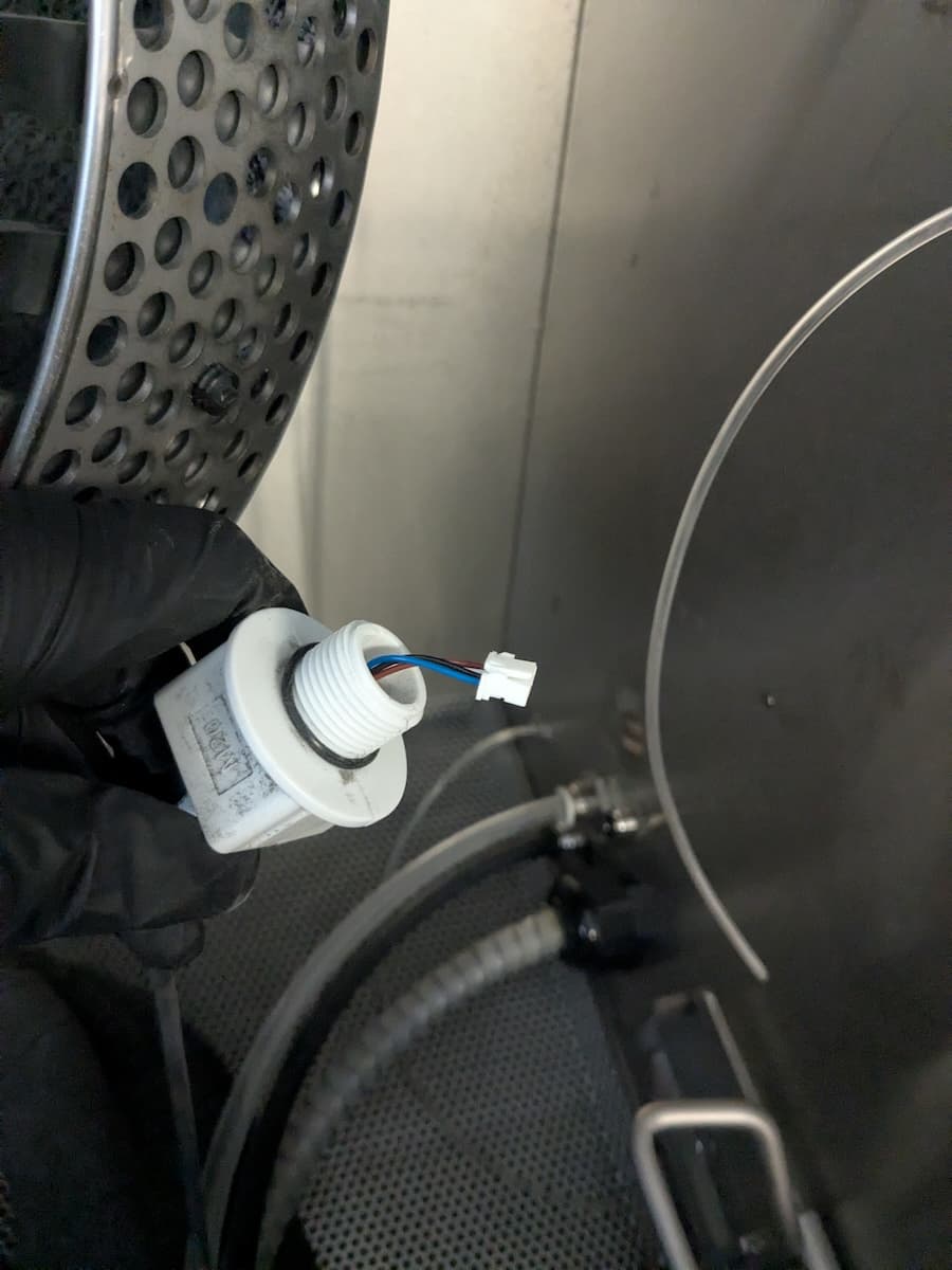 第 5 步:拆卸离子化装置电缆