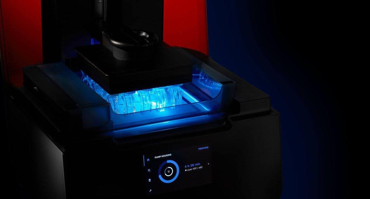 3D 打印机在发光打印过程中处于开启状态