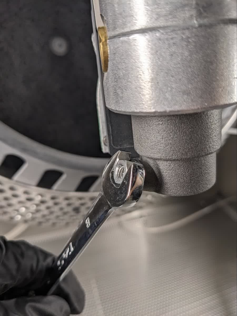 拆卸 Fuse Blast 抛光系统 注水针