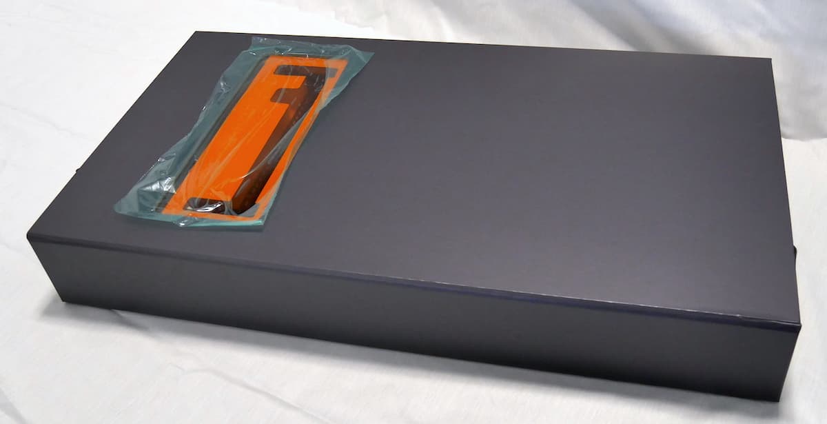 Form 3L/Form 3BL 树脂槽盒,由双层灰色纸板和光面涂布美术纸制成