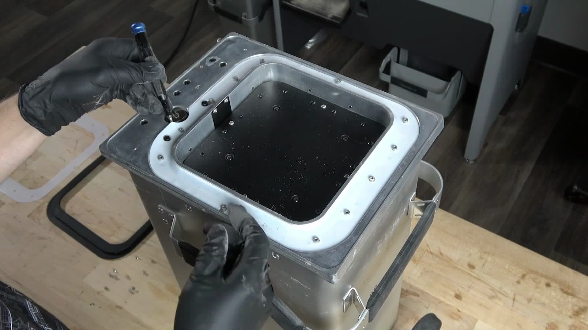 拆卸 Fuse 1 代成型室内垫圈