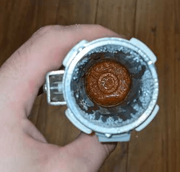 脏污的气动过滤器外壳示例