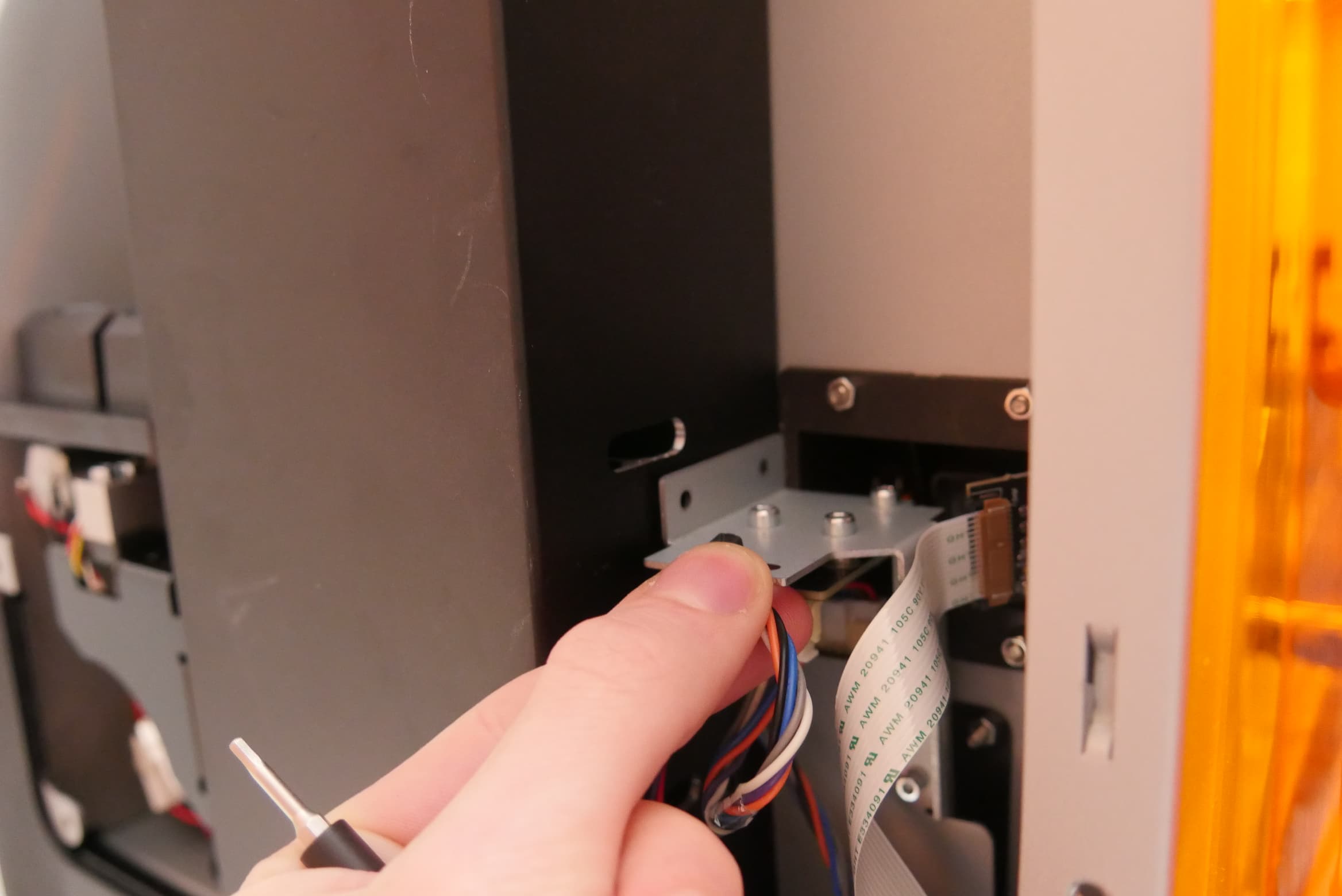 沿树脂槽 RFID 支架