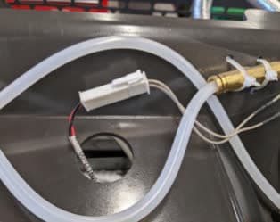 第 3 步:断开 N2 传感器和阀门的连接(仅限 Fuse 1+ 30W)