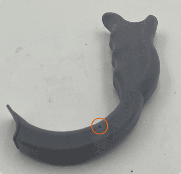 带针孔的 3D 打印件