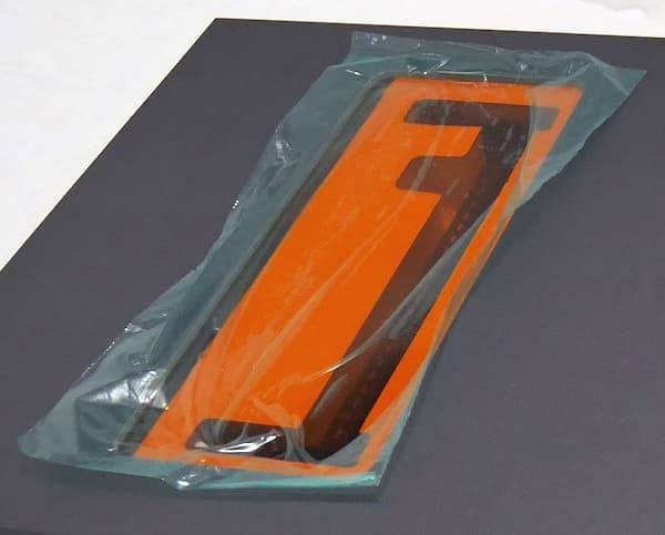 Form 3L/Form 3BL 树脂槽盒上的透明薄膜,由聚乙烯薄膜和乙烯-醋酸乙烯共聚物薄膜制成