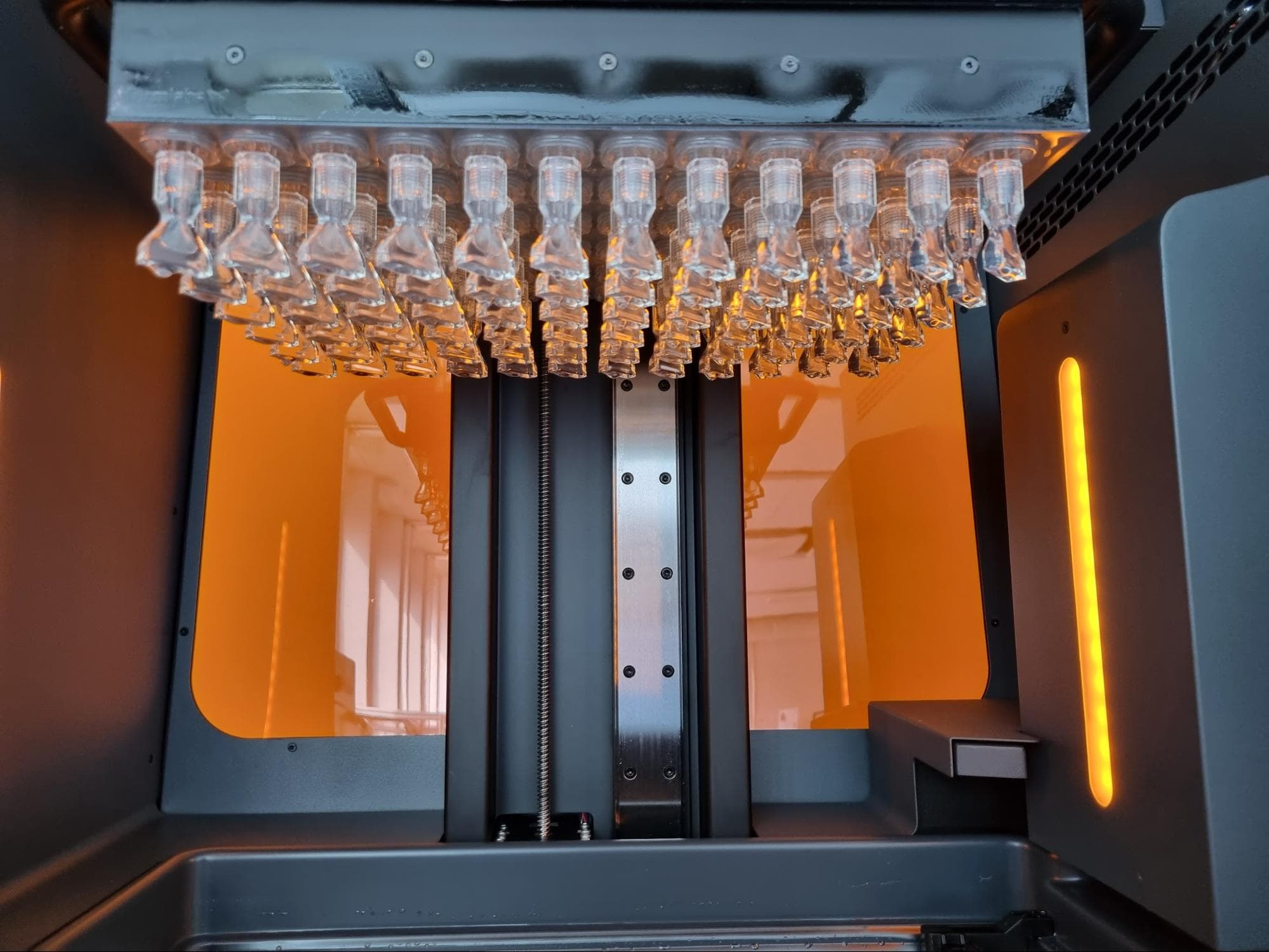 Form 3L 构建平台上的 3D 打印喷嘴