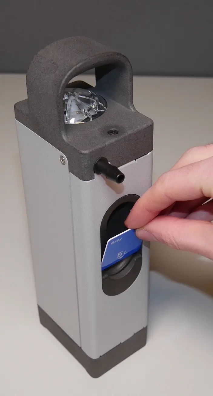 Inserting the resin card into the Resin Pumping System (Form 3)
