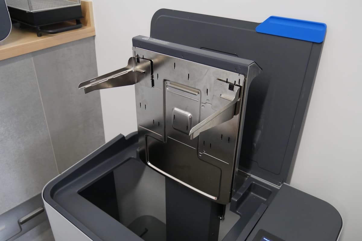 在 Universal Build Platform Adapter 上安装构建平台支架臂