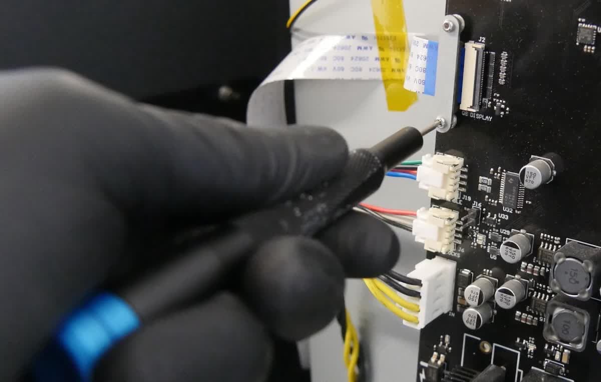 fcl-display-motherboard-clip.jpg