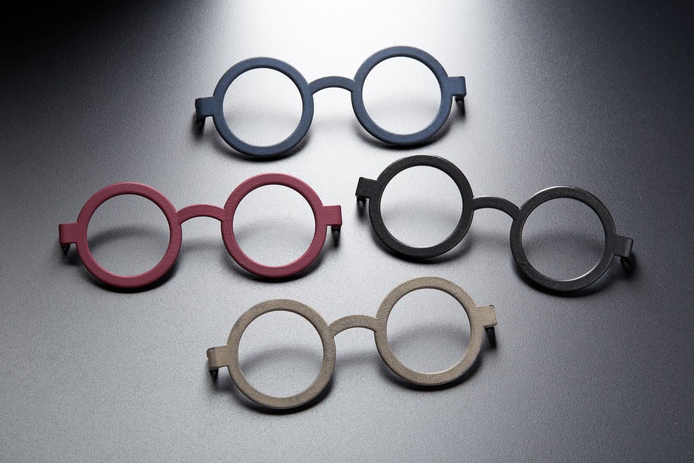 振动滚磨和染色的 SLS 3D 打印眼镜框架