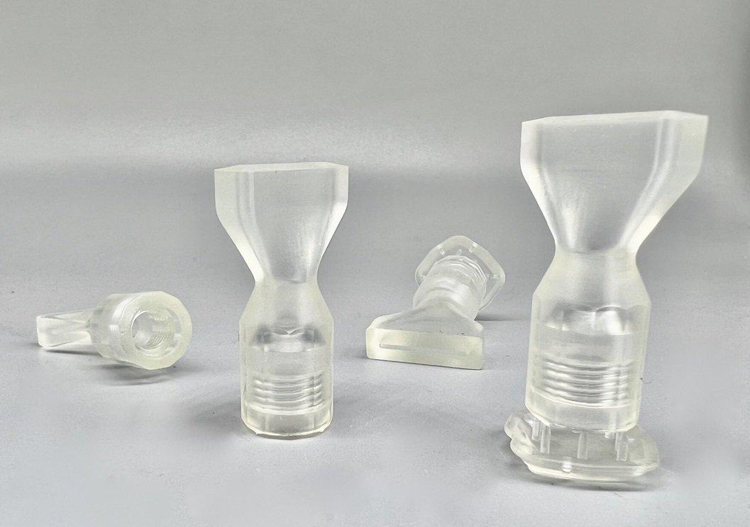The nozzle, made of Clear Resin, with the integrated thread (on the right, still as printed with support structures).