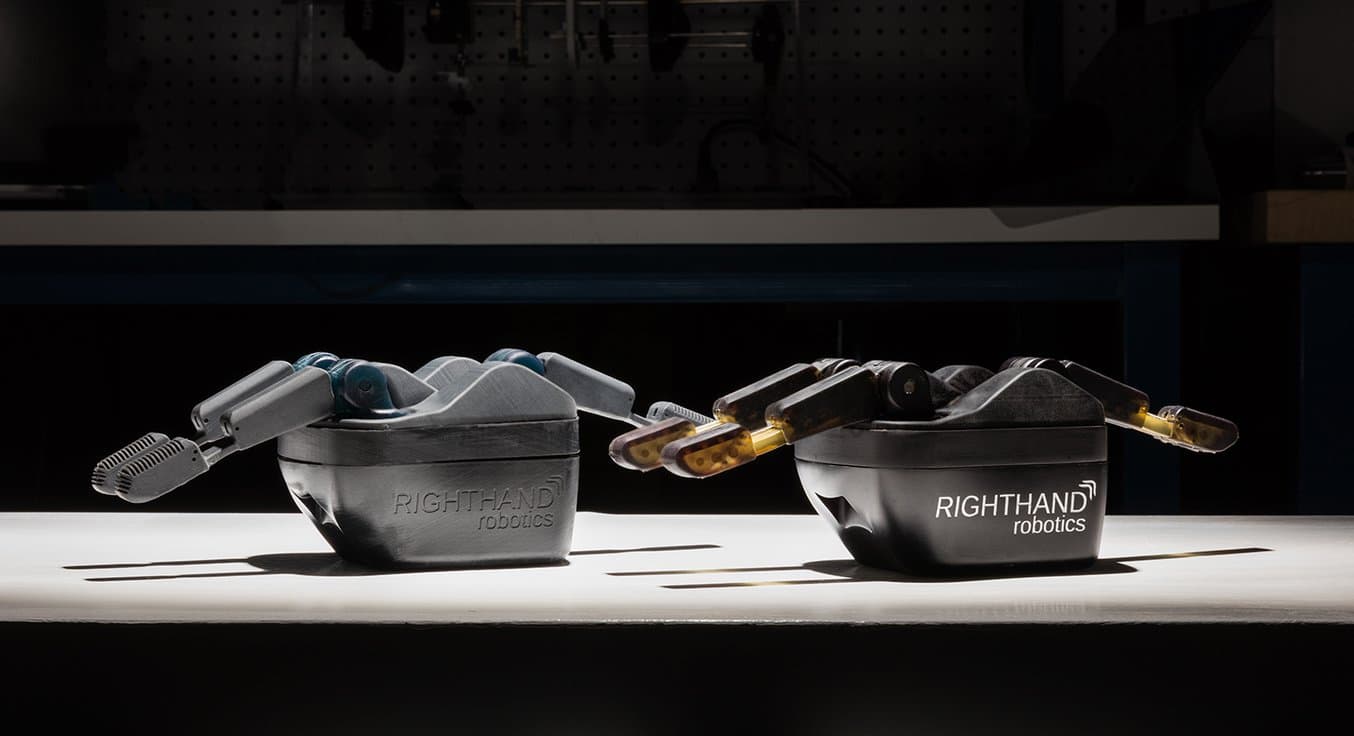 黑色背景中的 3D 打印部件