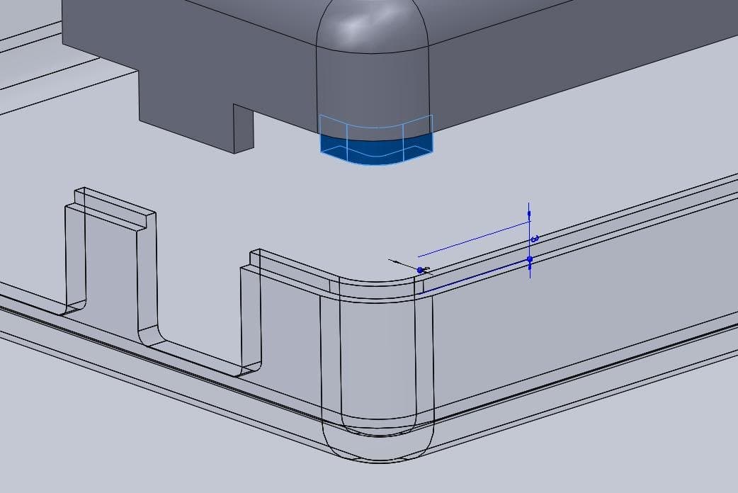 3D 打印卡扣-凸耳是一种小型挤压件,可在相对的外壳内滑动,以固定两部分外壳。