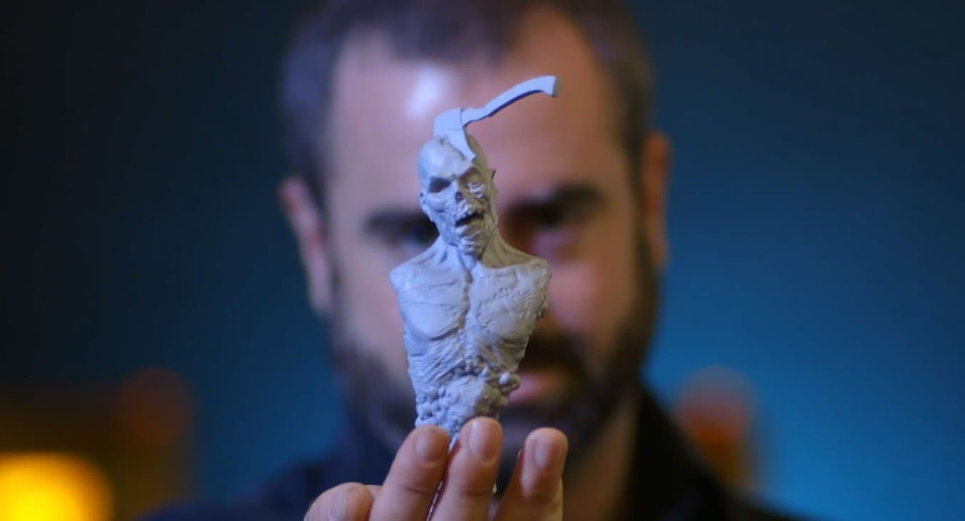 创意和概念设计师 Jared Krichevsky 在 Aaron Sims Creative 使用立体光固化 (SLA) 3D 打印机将数字模型变为现实。
