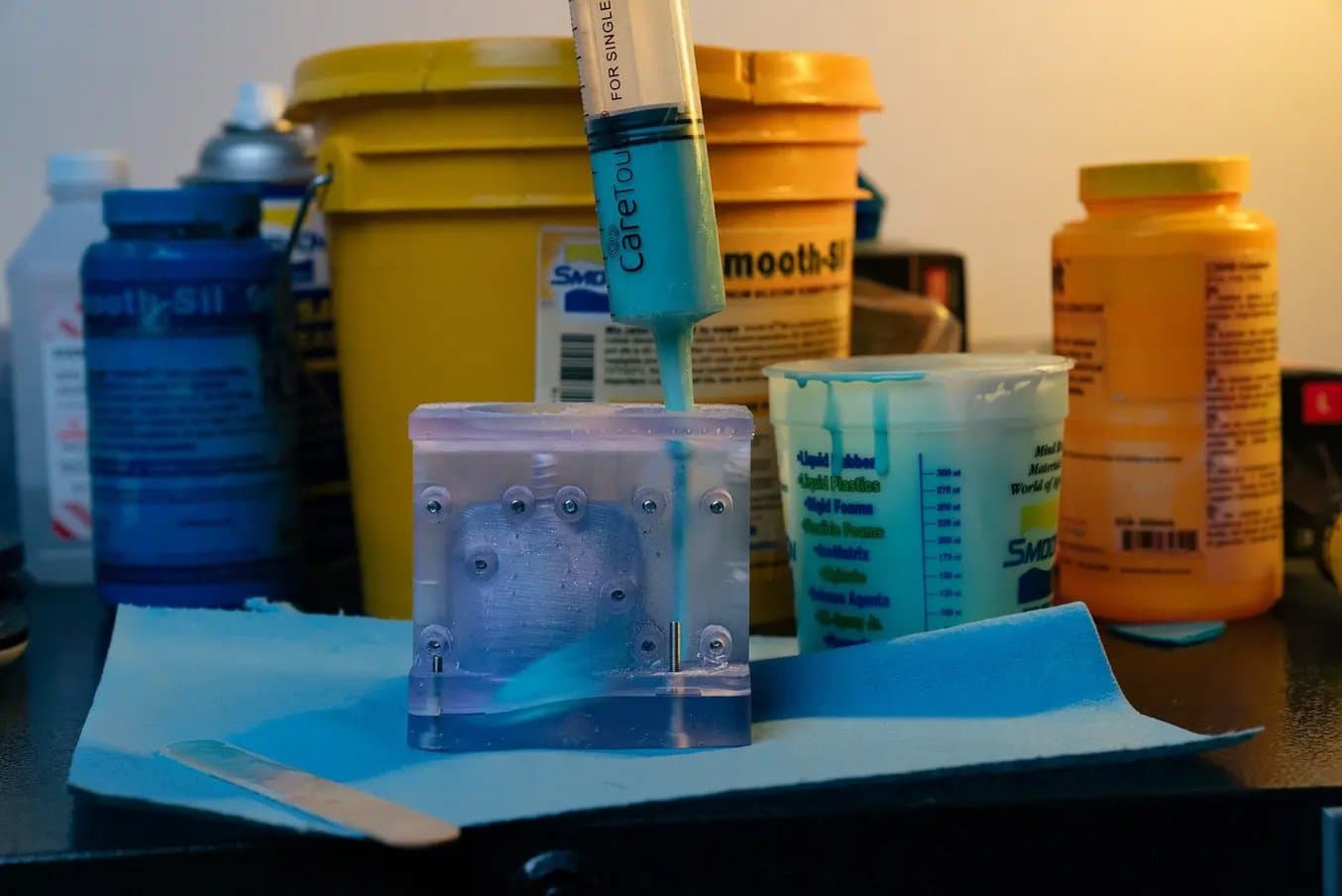 Glassboard 将硅胶重力填充注射模具用于各种各样的原型制造应用,例如硅胶月经杯、定制配件、  二次成型模具、密封件、垫圈和 O 型环。