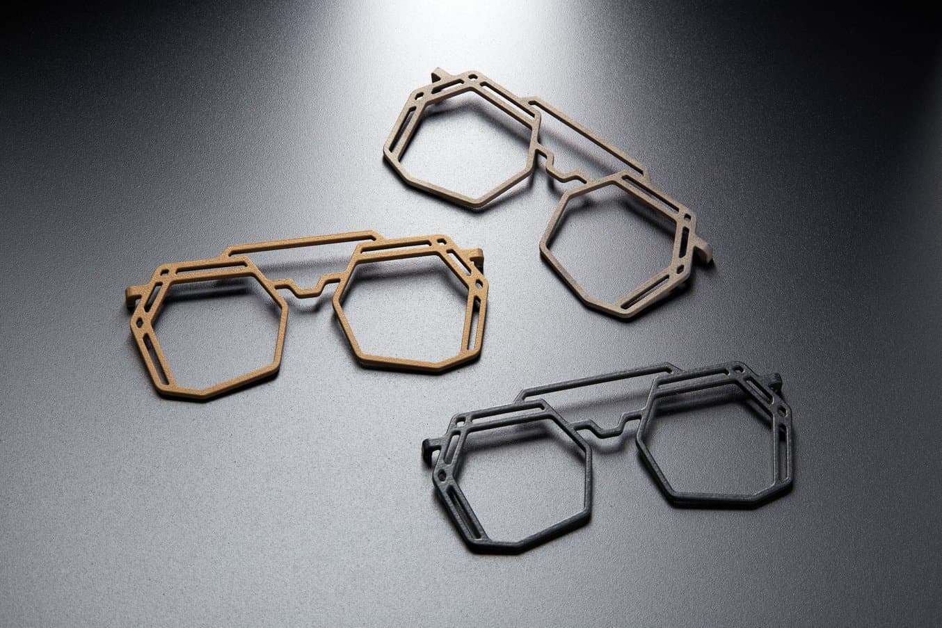 振动滚磨和染色的 SLS 3D 打印眼镜框架