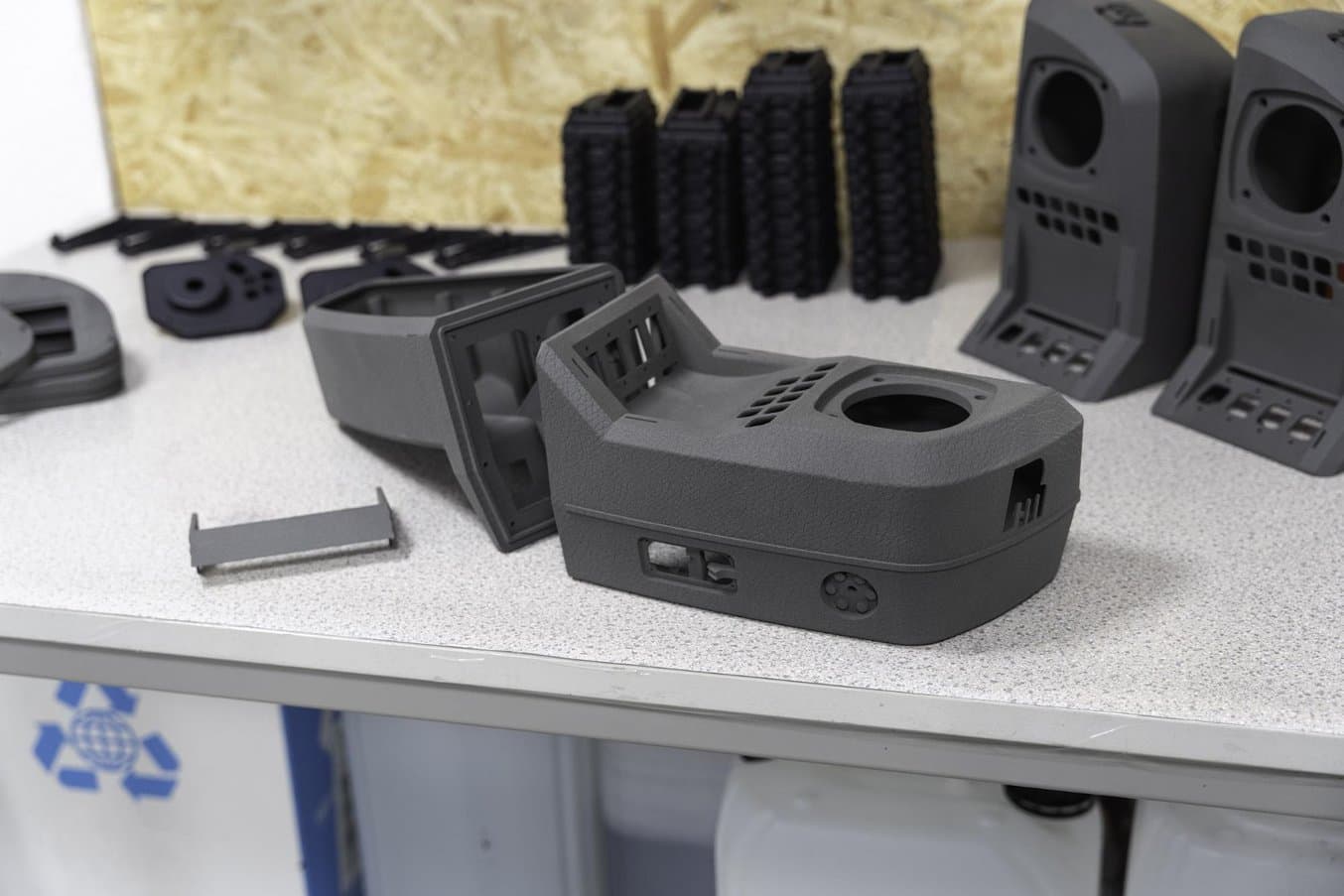 3D 模型的特殊纹理使外壳外观更接近皮革,以至于无法察觉该部件由 3D 打印制成。