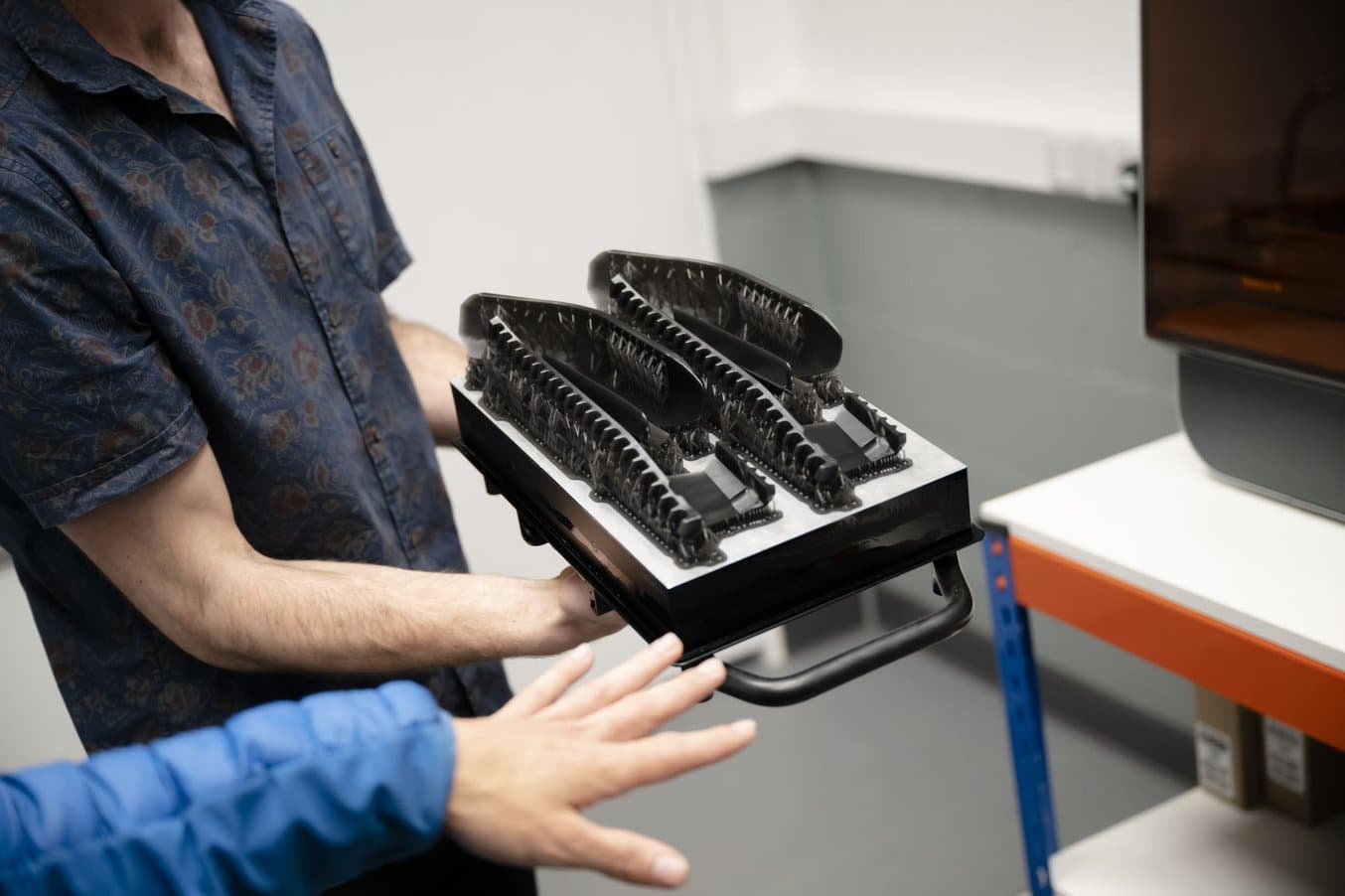 构建平台上的 3D 打印车架保护装置