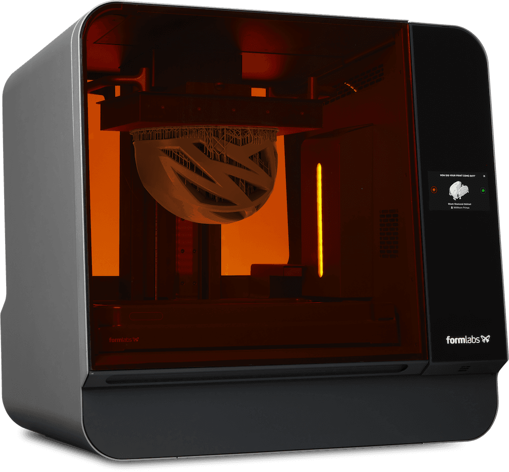 Form 3L 大幅面树脂立体光固化 (SLA) 3D 打印机，内含 Black Diamond 3D 打印头盔原型