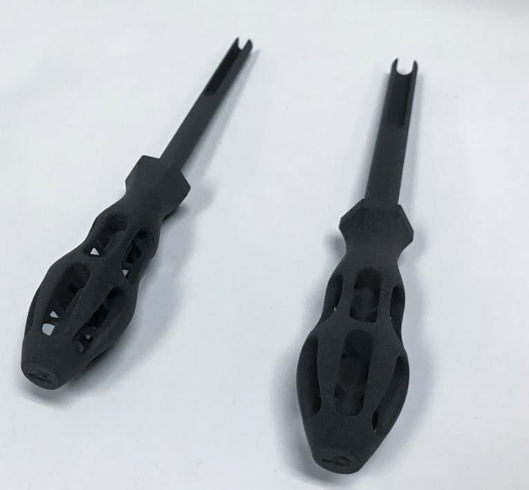 Fuse 1 上打印的定制装配工具。
