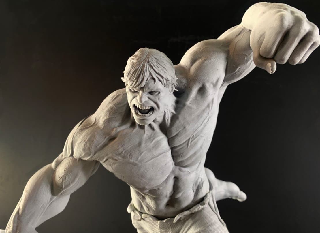 Aarom Sims Creative 使用 3D 打印技术制作的高精细度绿巨人雕像。