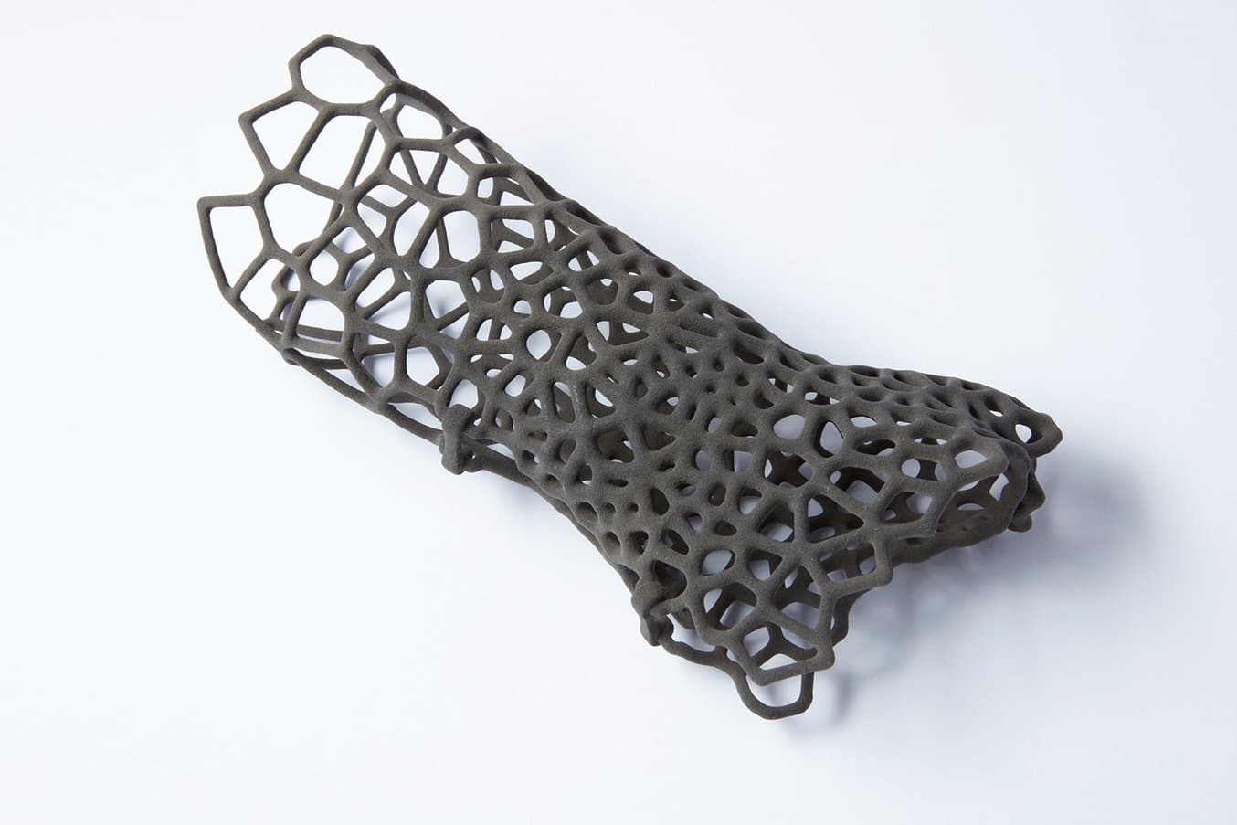 振动滚磨和染色的 SLS 3D 打印支架