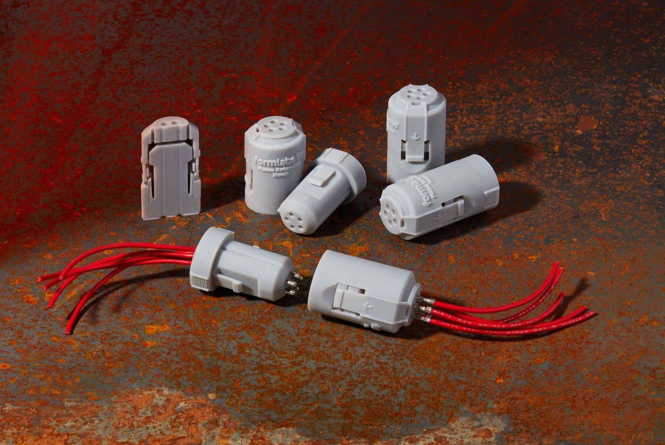 棕色背景中的阻燃性 3D 打印部件