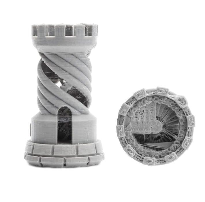 带有 FDM 打印层线的象棋侧视图和底视图