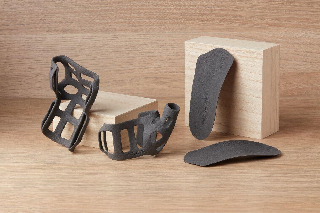 木质背景中的 Polypropylene Powder SLS 3D 打印医疗器械：3D 打印拇指支架和矫形器