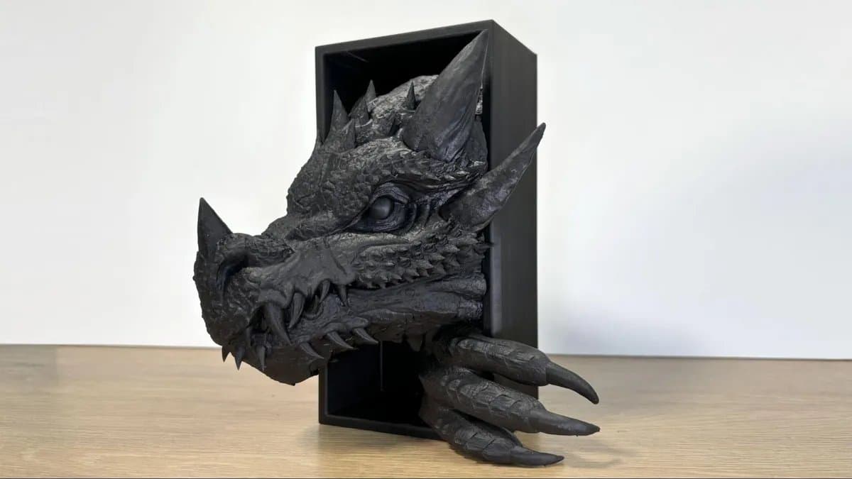 书本中出现的黑色 3D 打印龙头