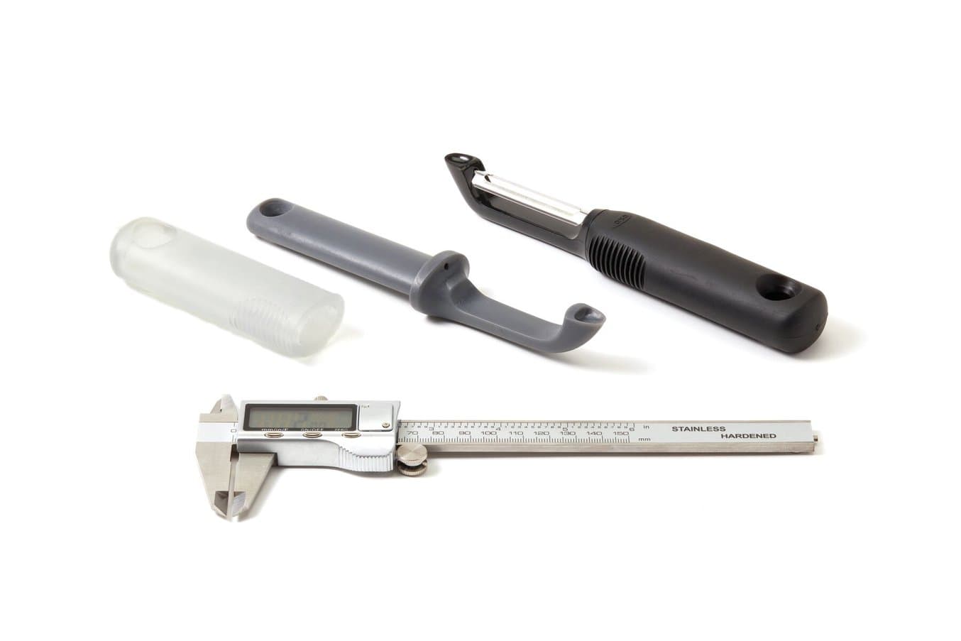OXO 蔬菜削皮器原型和成品