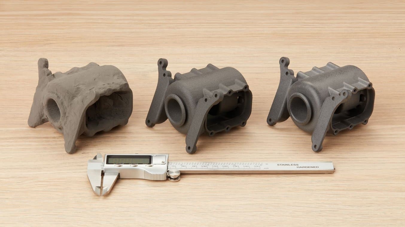 Fuse Blast 自动滚磨篮中的 SLS 3D 打印部件