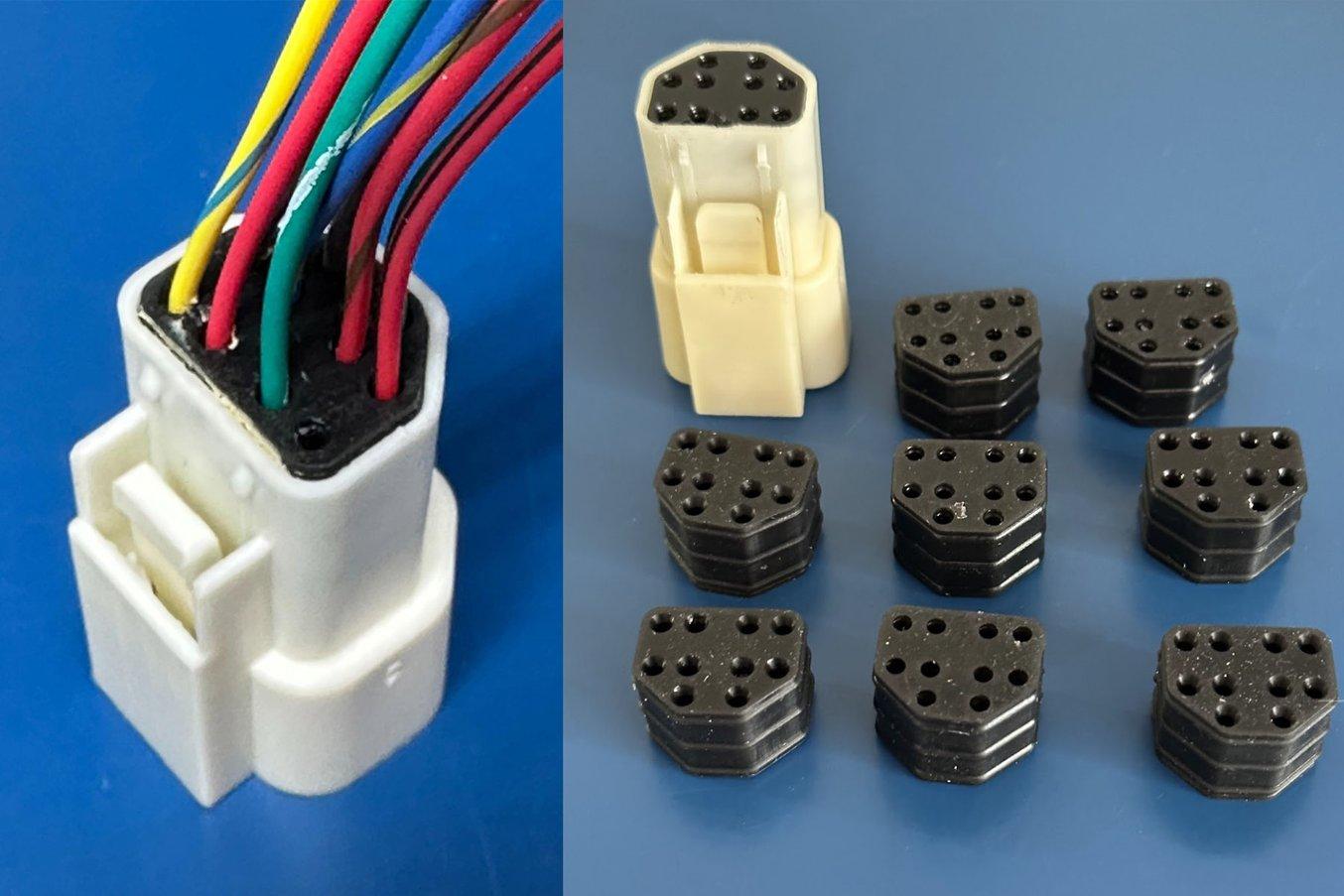 打印的连接器密封件，并与外壳和电子元件组装。